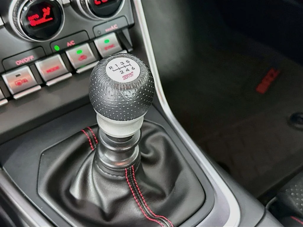 Used 2022 Crystal Black Silica Subaru Limited image 17