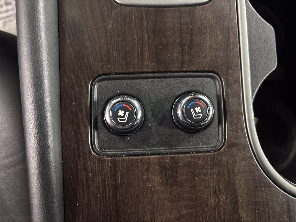 Used 2019 White Nissan Platinum image 41