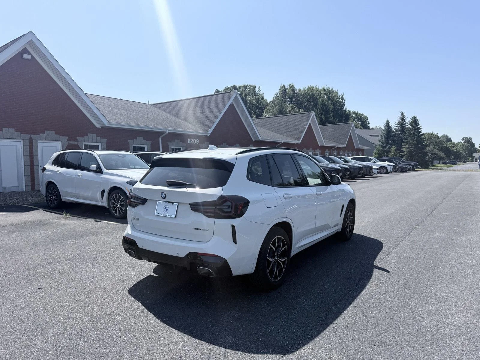 Used 2022 Alpine White BMW xDrive30i image 5