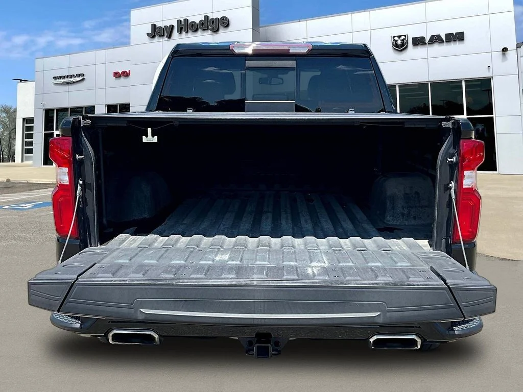 Used 2021 Black Chevrolet High Country image 9