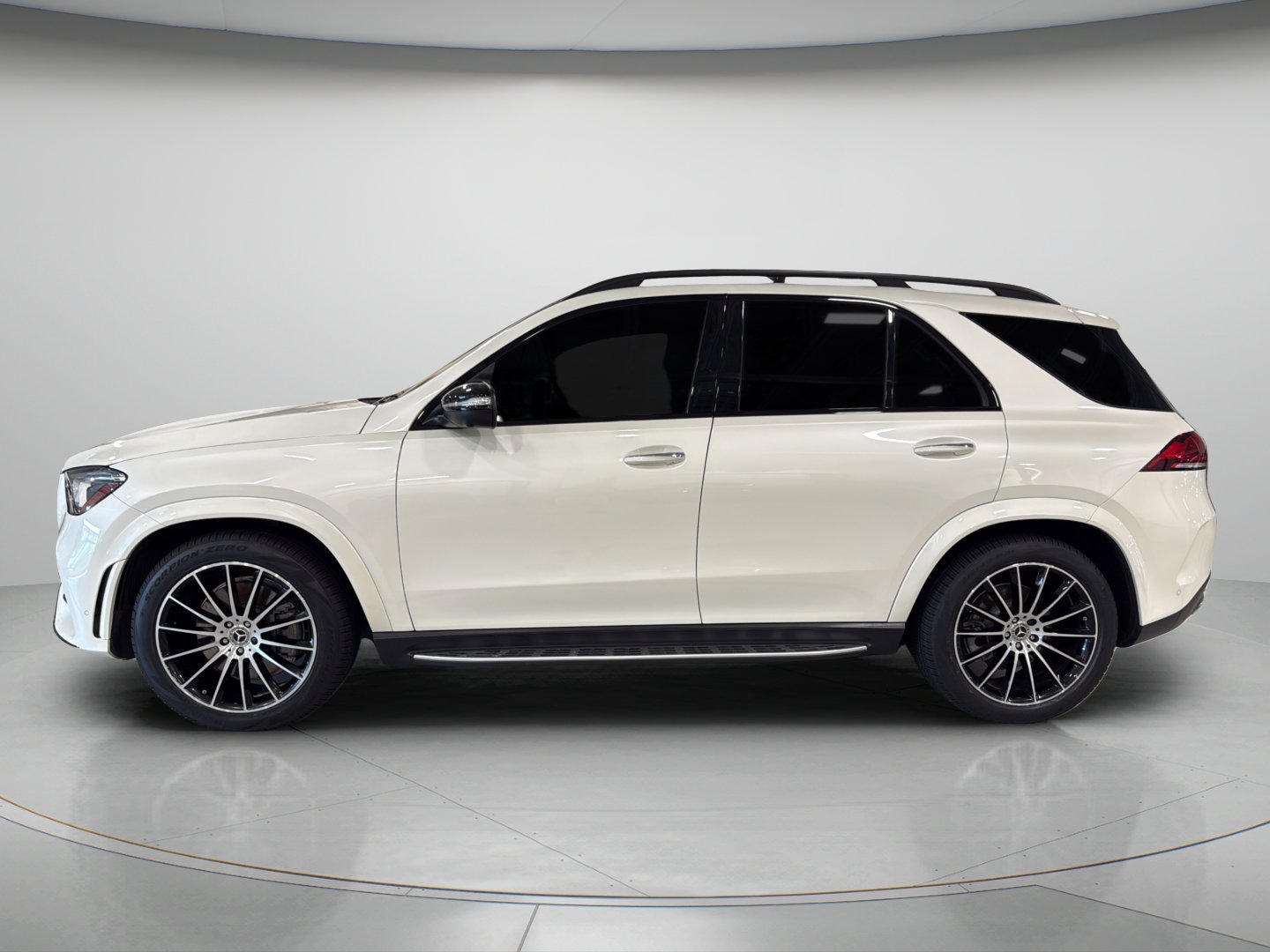 Certified Used 2023 MANUFAKTUR Diamond White Metallic Mercedes-Benz GLE 450 image 2