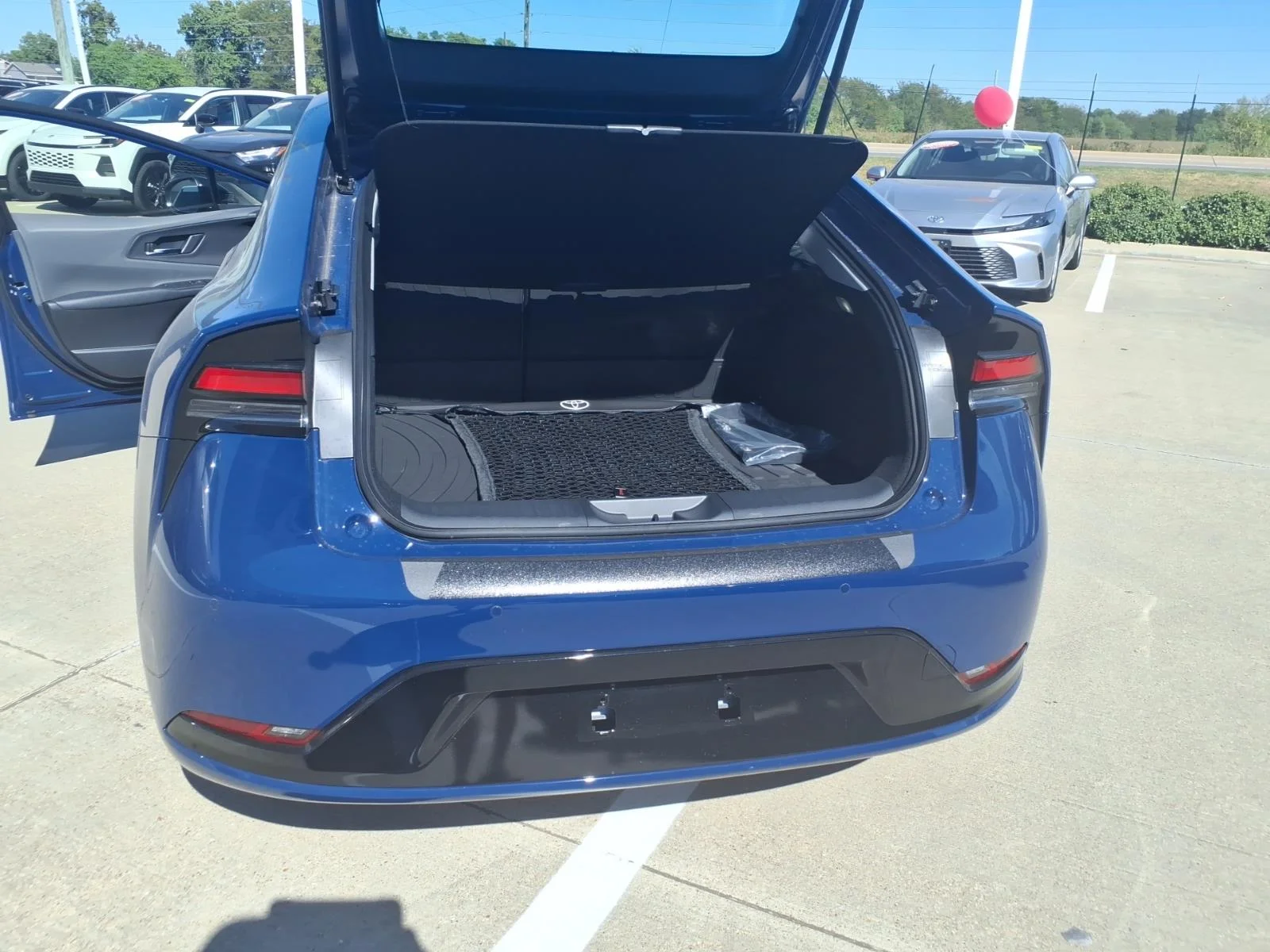 New 2027 Reservoir Blue Toyota  XLE image 19