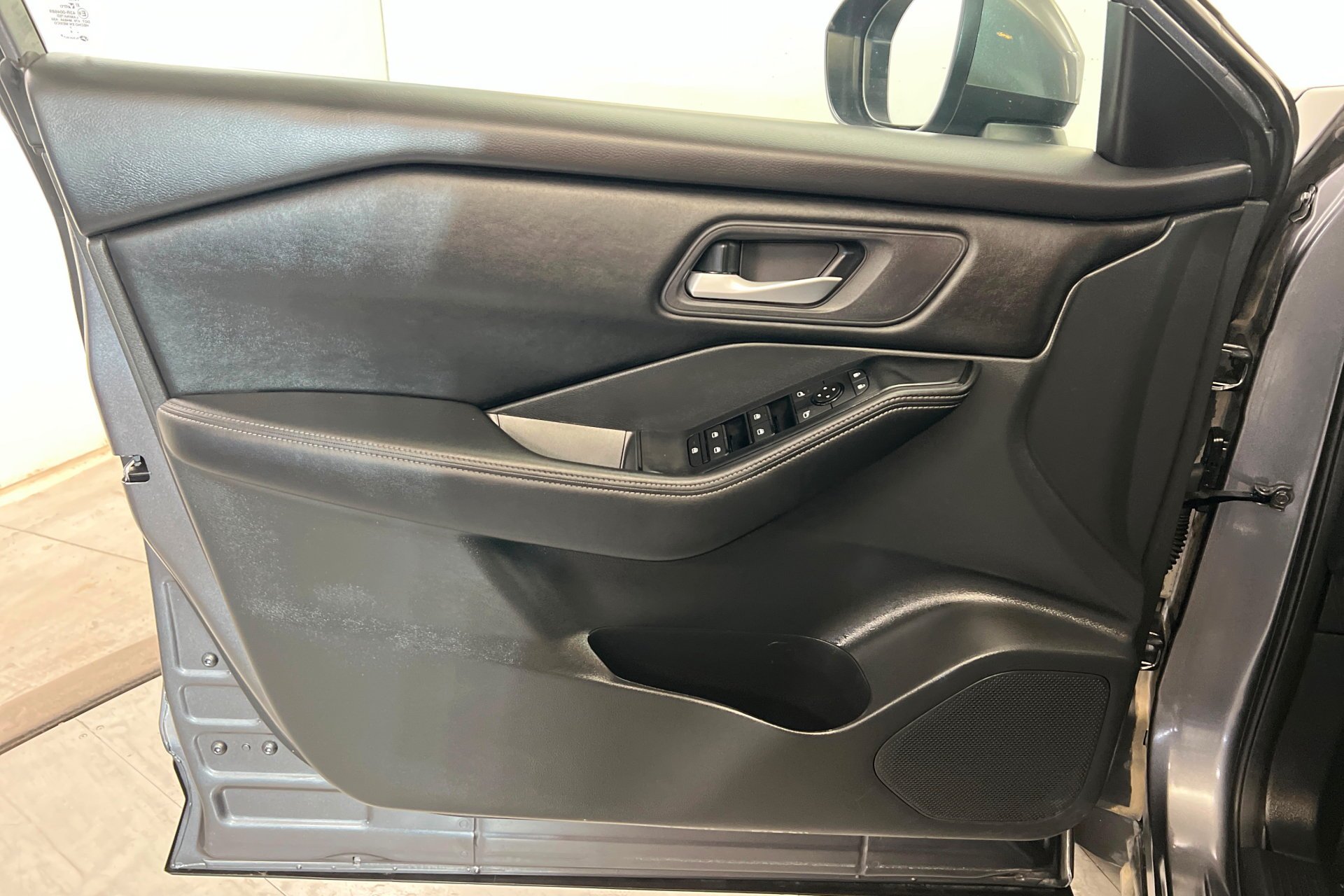 2024 Nissan Rogue SV - Photo 15