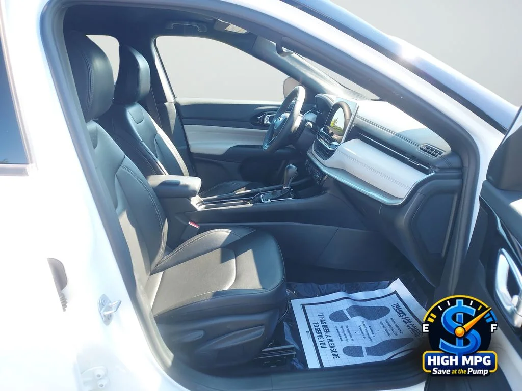 Used 2025 White Jeep Limited image 26