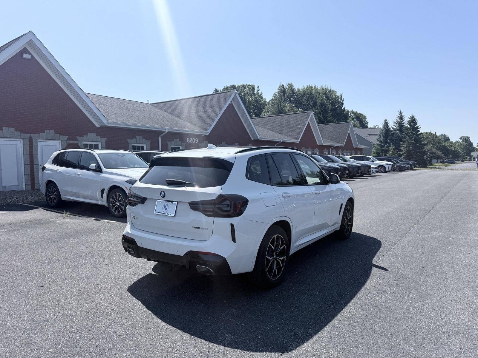 Used 2022 Alpine White BMW xDrive30i image 5