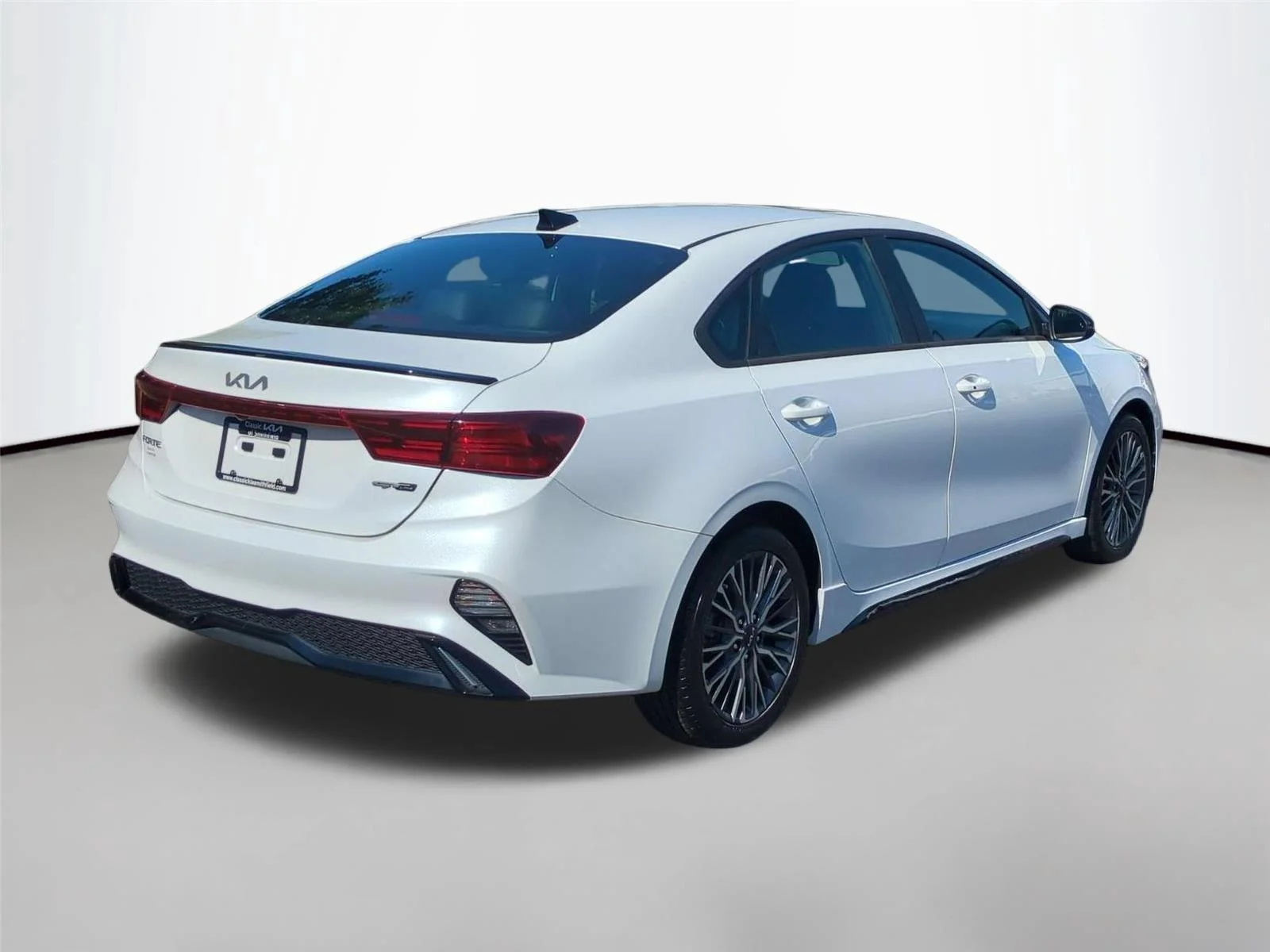 Used 2024 Snow White Pearl Kia GT-Line image 5
