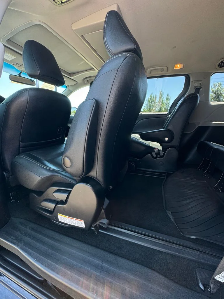 Used 2016 Midnight Black Metallic Toyota SE Premium image 36