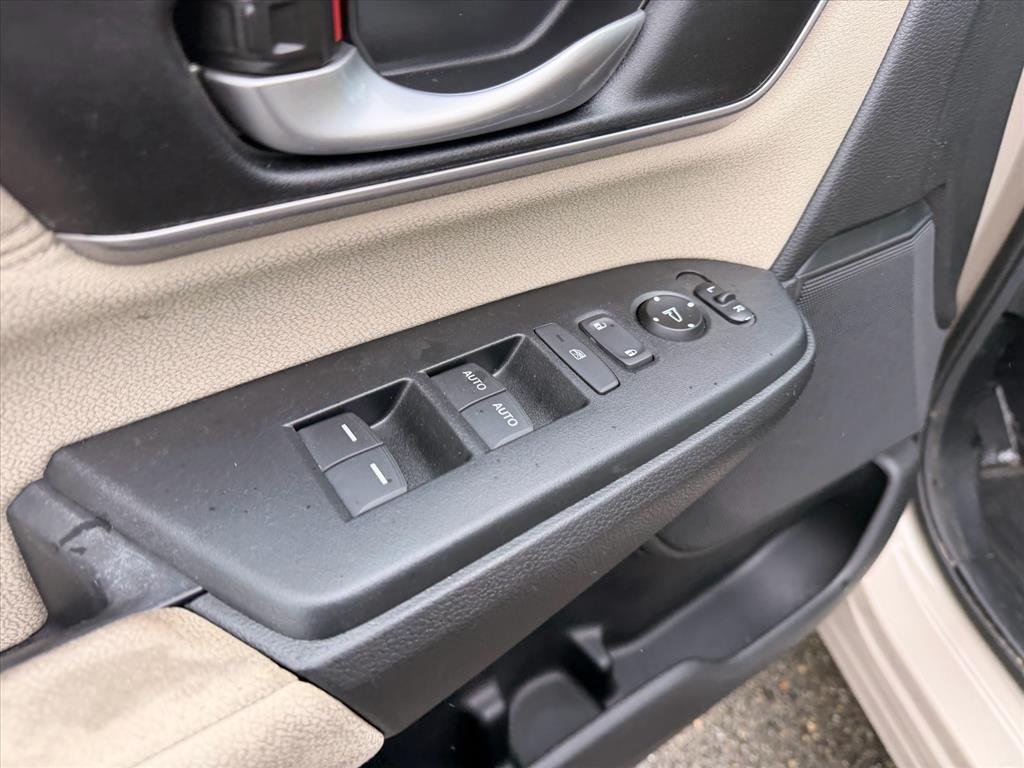 Used 2017  Honda EX image 14