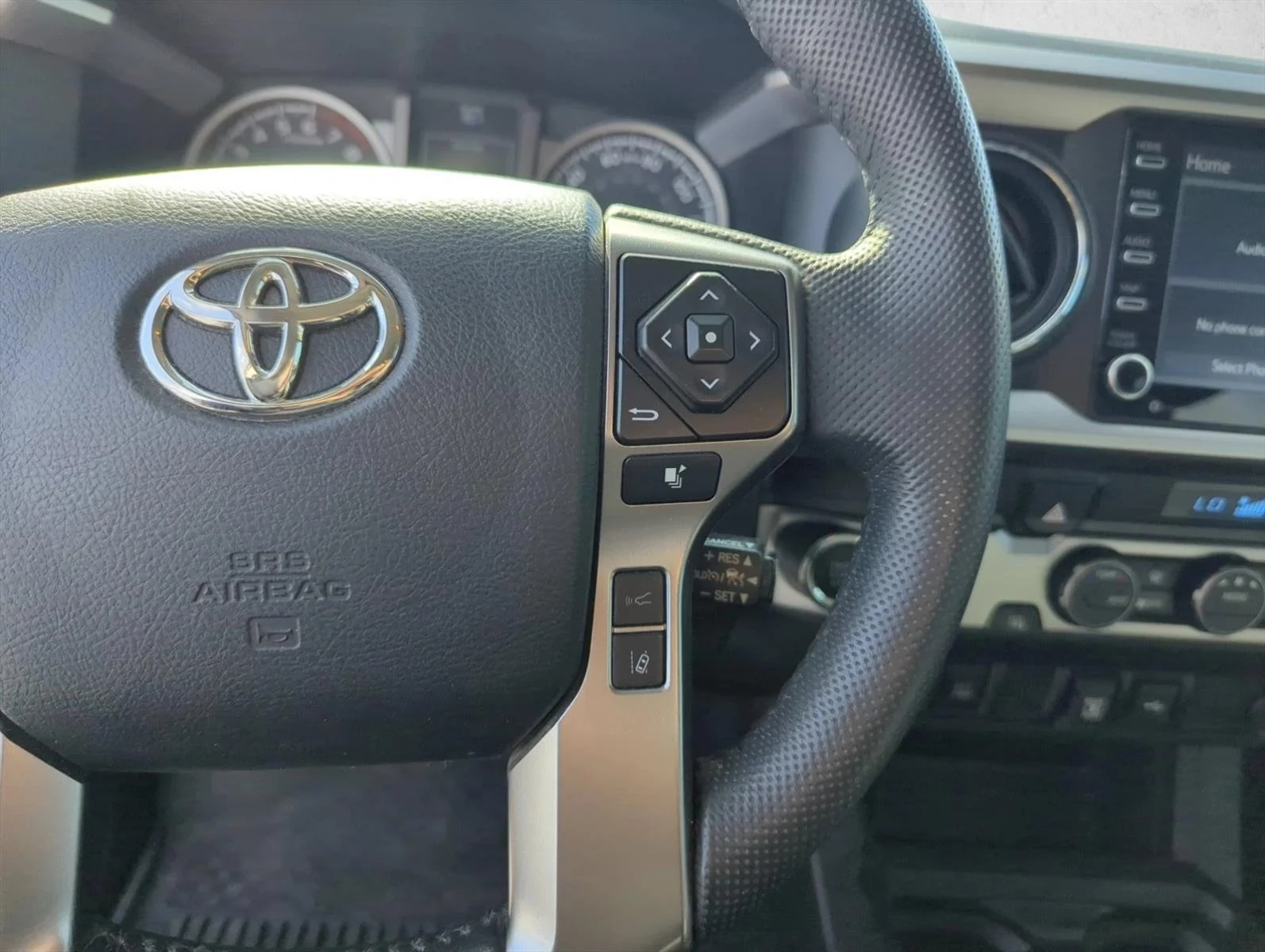 Used 2023 Blue Crush Metallic Toyota SR5 image 17