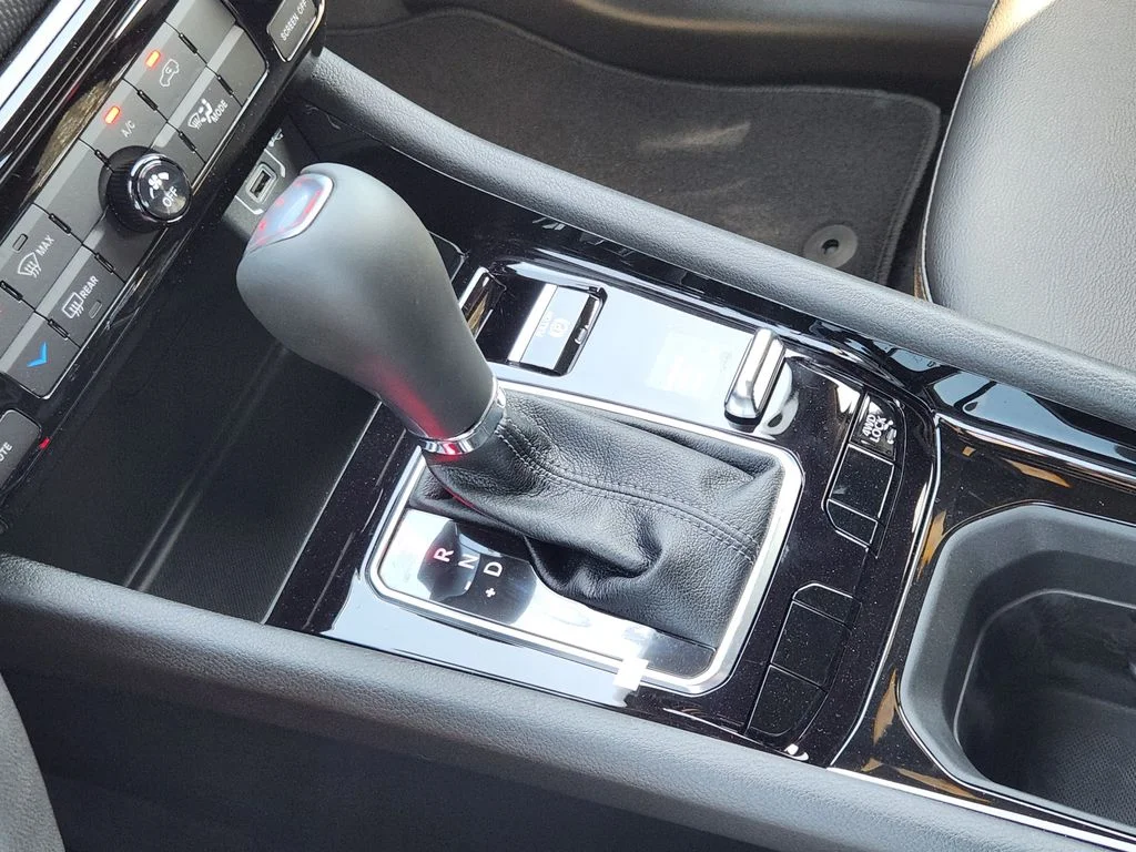 New 2026 Fathom Blue Pearl Coat Jeep Latitude image 14