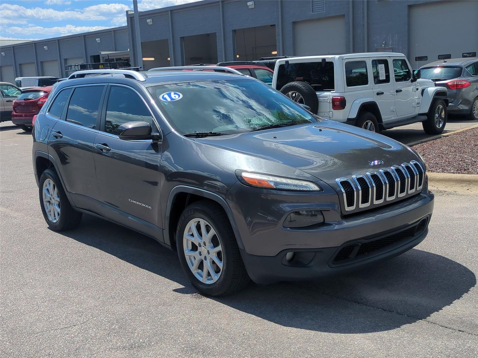 Used 2016 Granite Crystal Metallic Clearcoat Jeep Latitude image 7