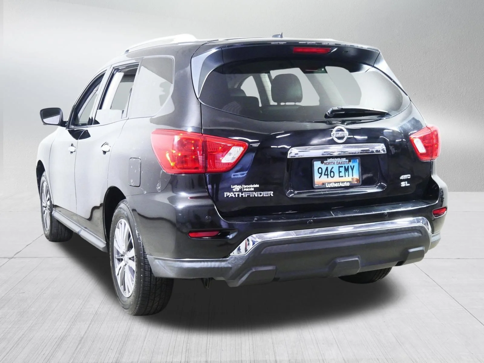 Used 2018 Magnetic Black Nissan SL image 5