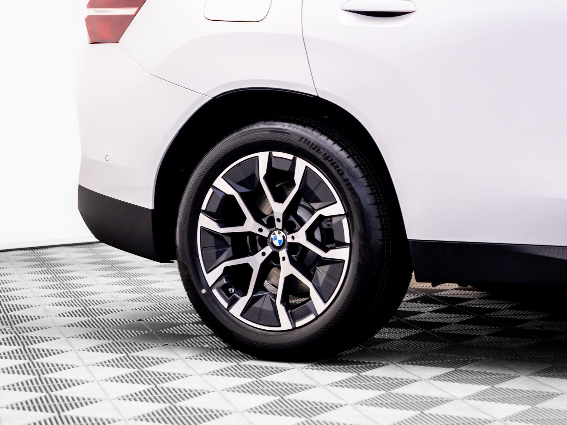 New 2026 Mineral White Metallic BMW 30 xDrive image 35