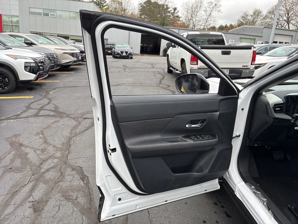 New 2026 Aspen White TriCoat / Super Black Two-tone Nissan SV image 13