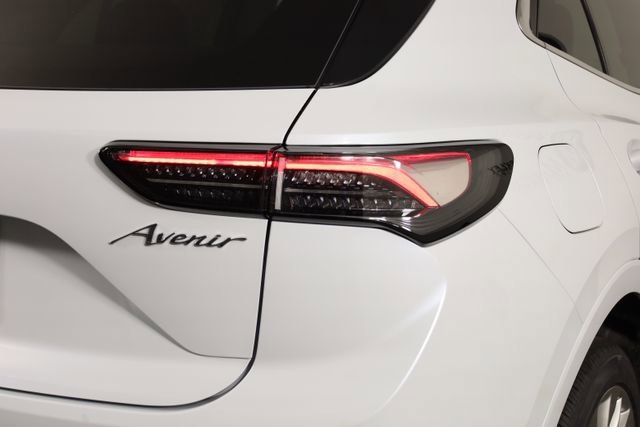 New 2026 Iridescent White Tricoat Buick Avenir image 33