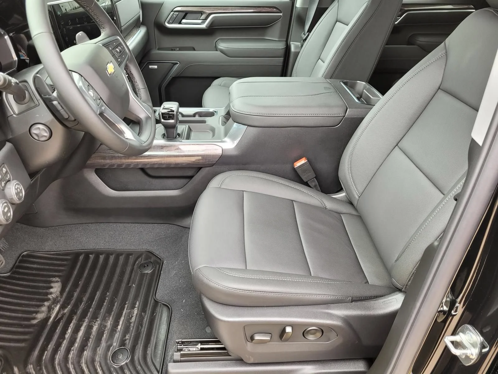 2026 Chevrolet Silverado 1500 LTZ - Photo 15