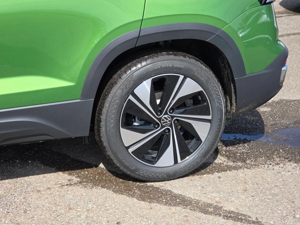 New 2026 Bright Moss Green Metallic Volkswagen 1.5T SE image 7