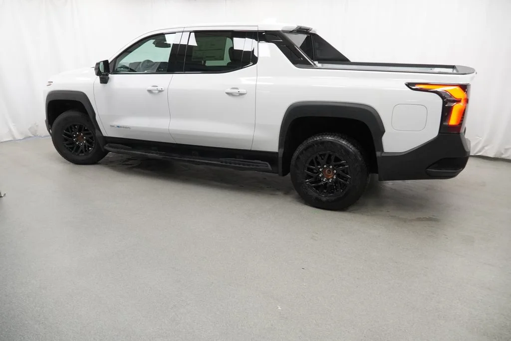 New 2026 Summit White Chevrolet LT - Extended Range image 36