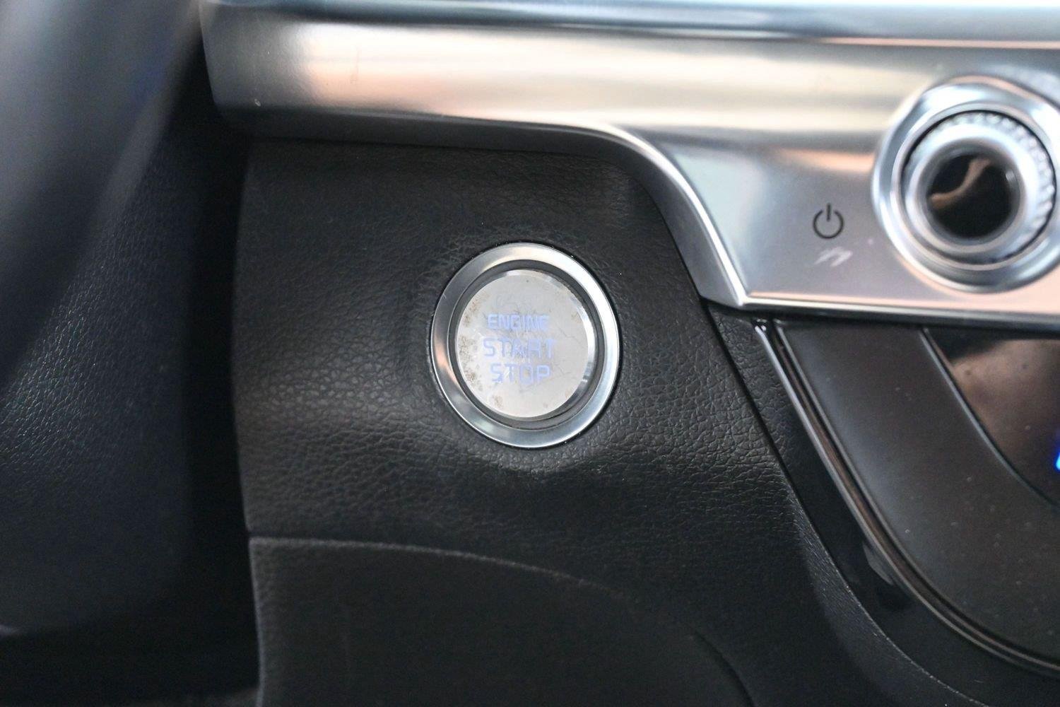 Used 2022 Glacial White Pearl Kia LX image 23