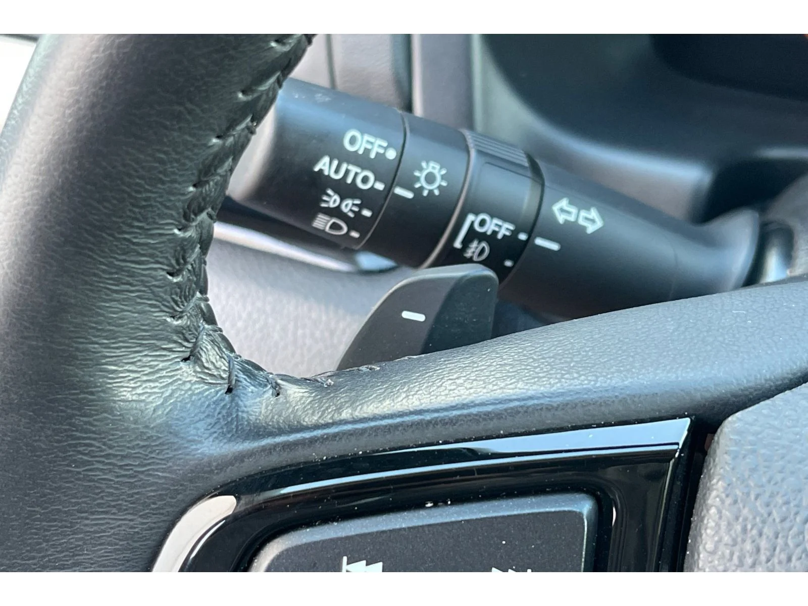 Used 2025 SONIC GRAY PEARL Honda Touring image 37