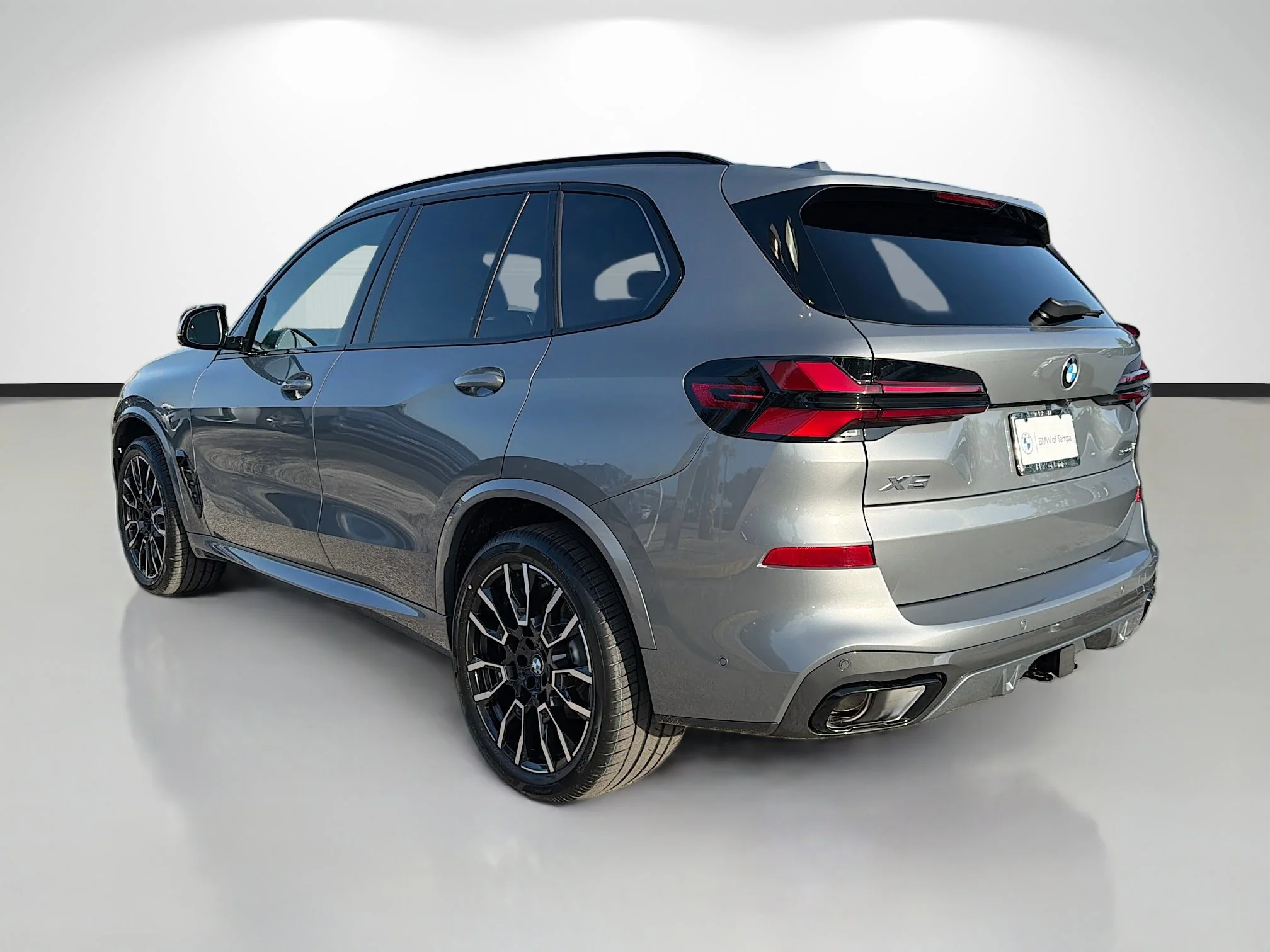 New 2026 Skyscraper Grey Metallic BMW sDrive40i image 5