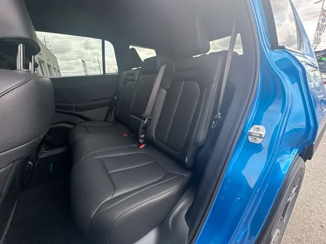 New 2026 Hydro Blue Pearl-Coat Exterior Paint Jeep Limited image 23