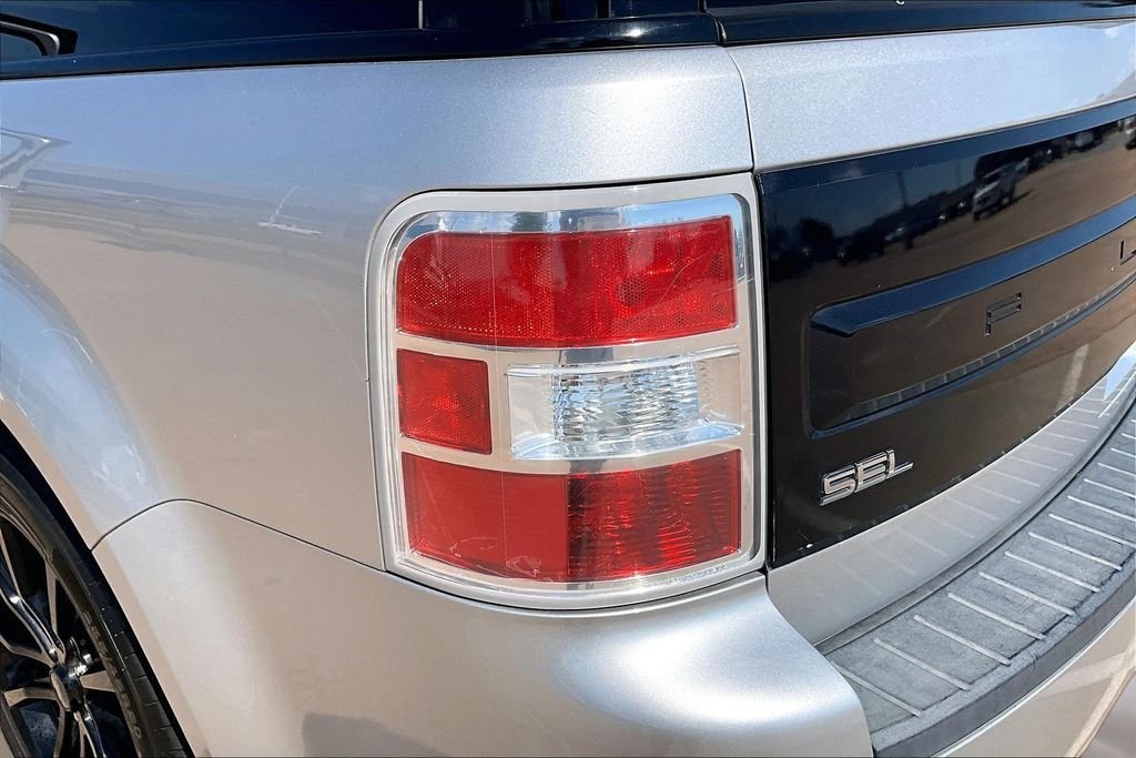 Used 2019 Silver Ford SEL image 32