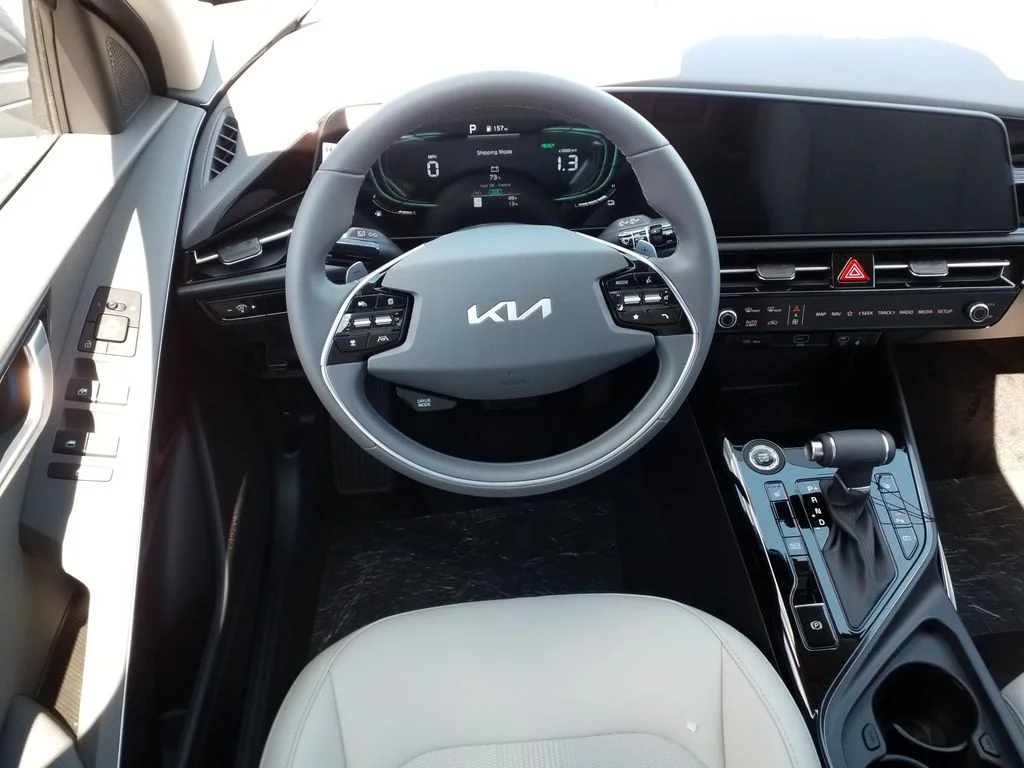 2025 Kia Niro EX - Photo 10