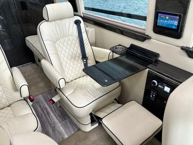 Used 2021 Black Mercedes-Benz Midwest Automotive Luxe Cruiser image 46