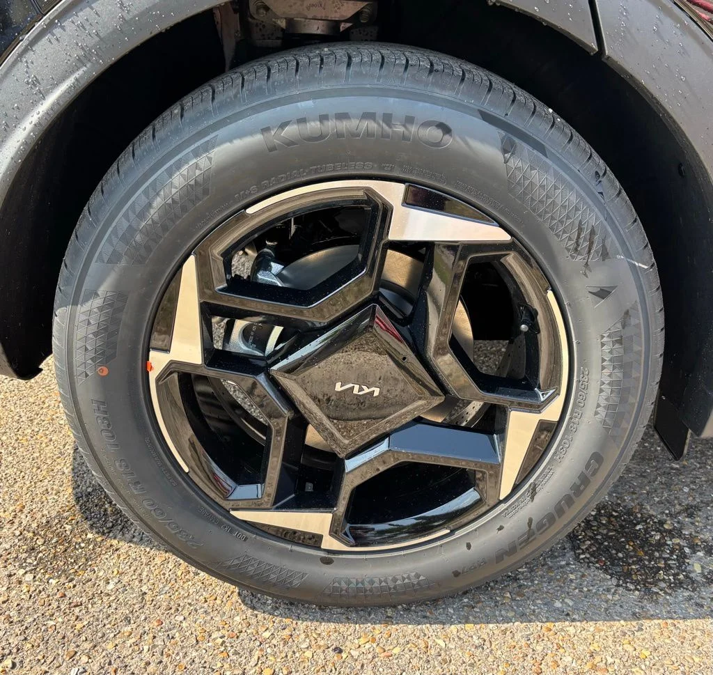 New 2025 Black Kia S image 24