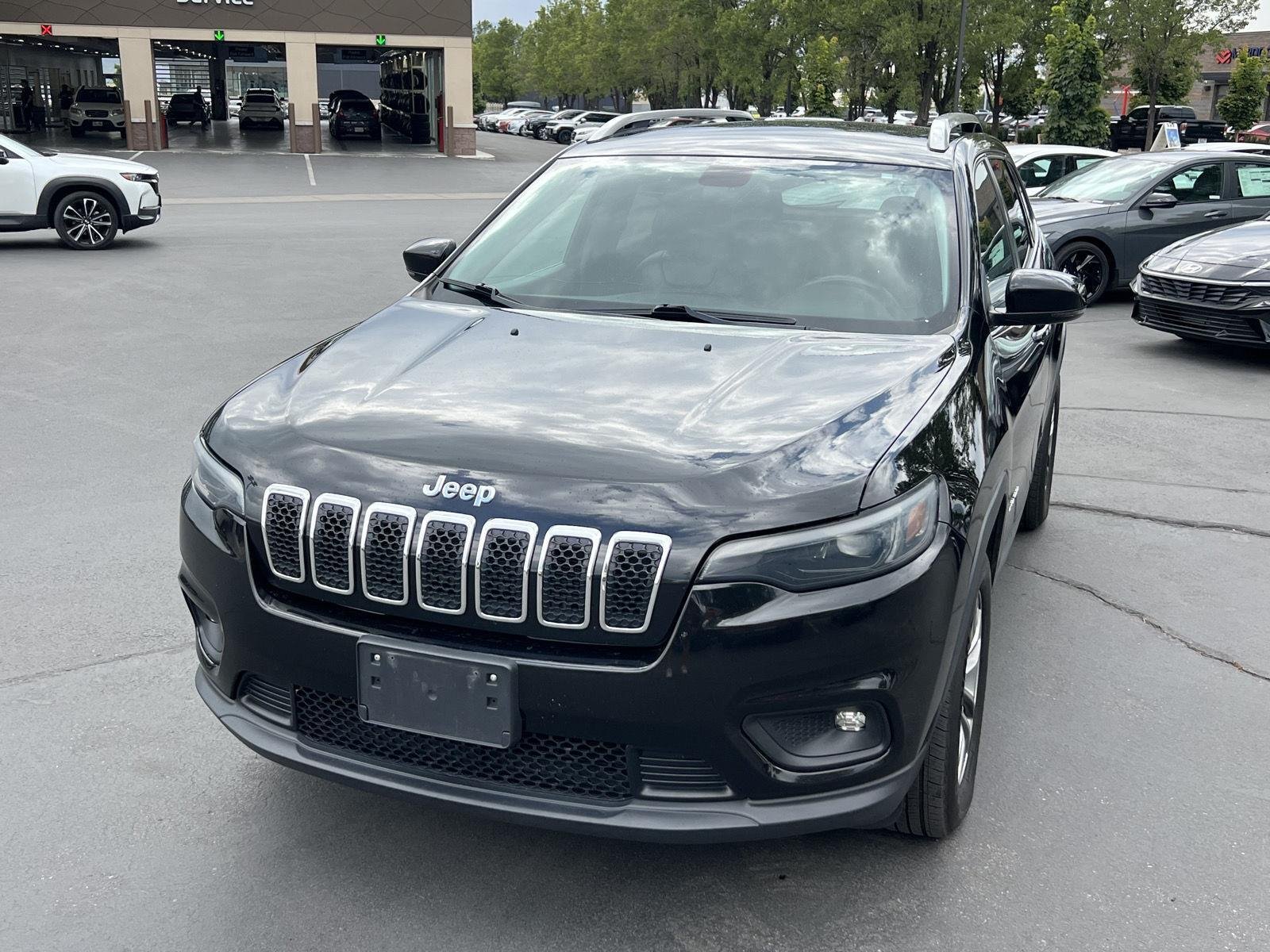 Used 2019 Diamond Black Crystal Pearlcoat Jeep Latitude Plus image 2