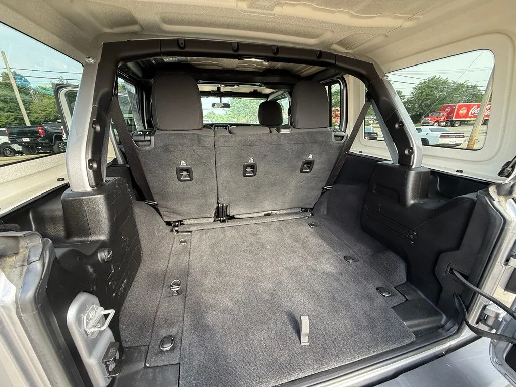 Used 2020 Silver Jeep Unlimited Sahara image 26