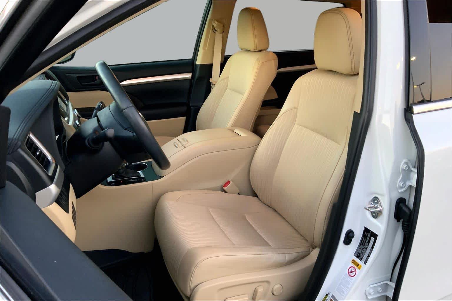 Used 2019 Blizzard Pearl Toyota LE Plus image 7