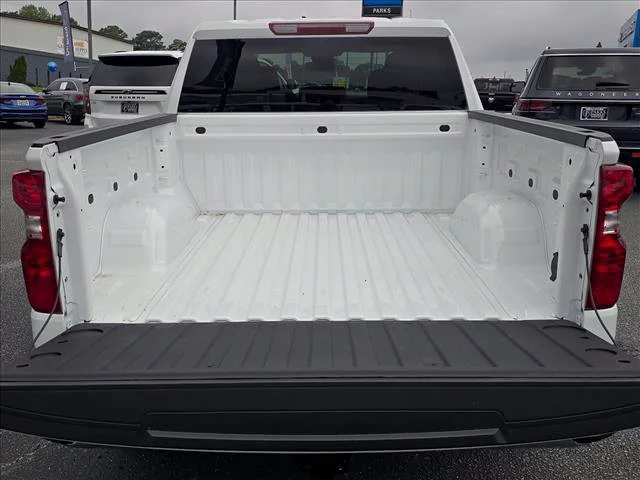 New 2026 Summit White Chevrolet WT image 30