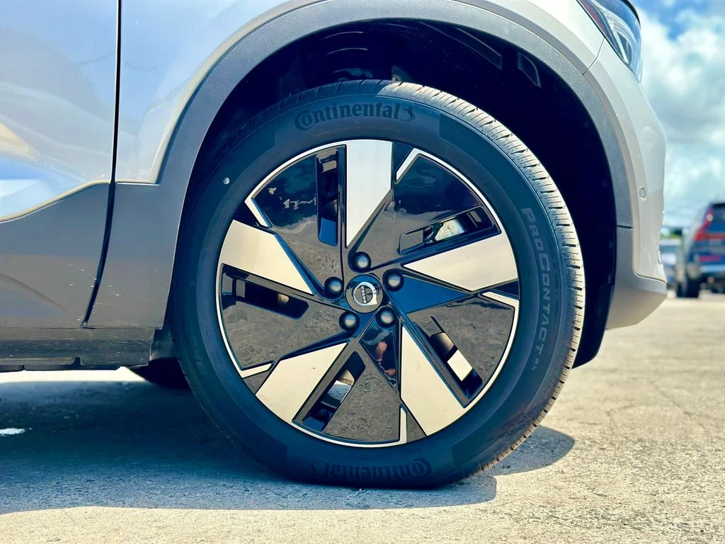 New 2025 Silver Volvo Plus image 2