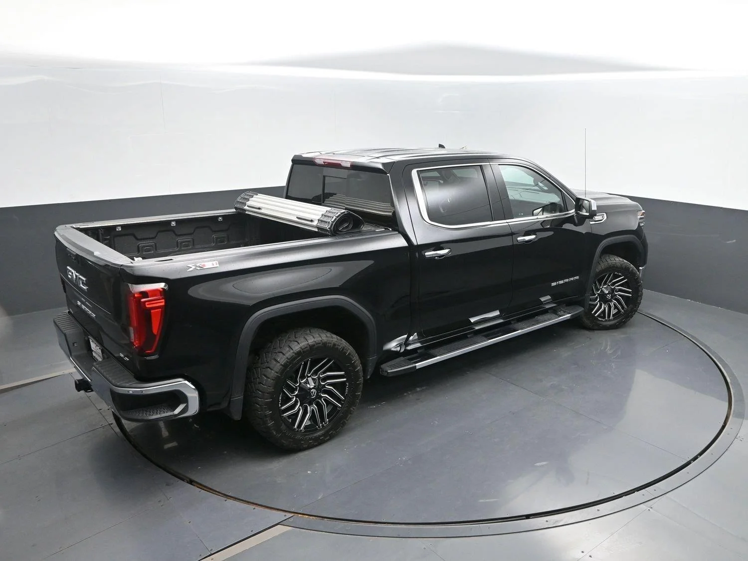 Used 2023 ONYX BLACK GMC SLT image 39