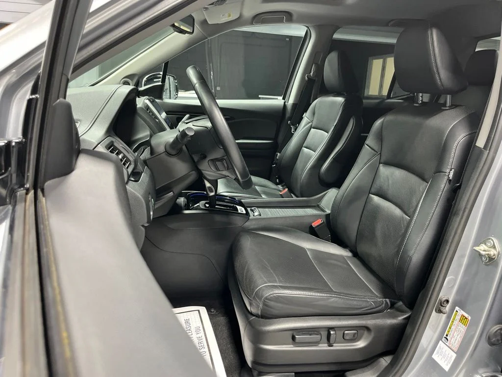 Certified Used 2017 Lunar Silver Metallic Honda RTL-E image 14