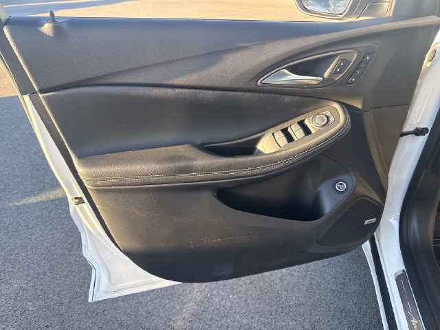 Used 2026 White Frost Tricoat Buick Avenir image 12
