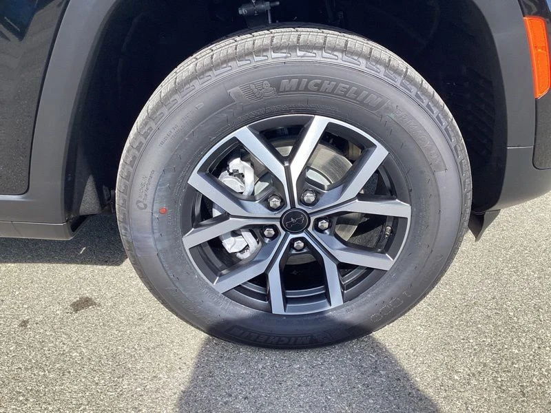 New 2027 High Gloss Black Jeep Laredo X image 9