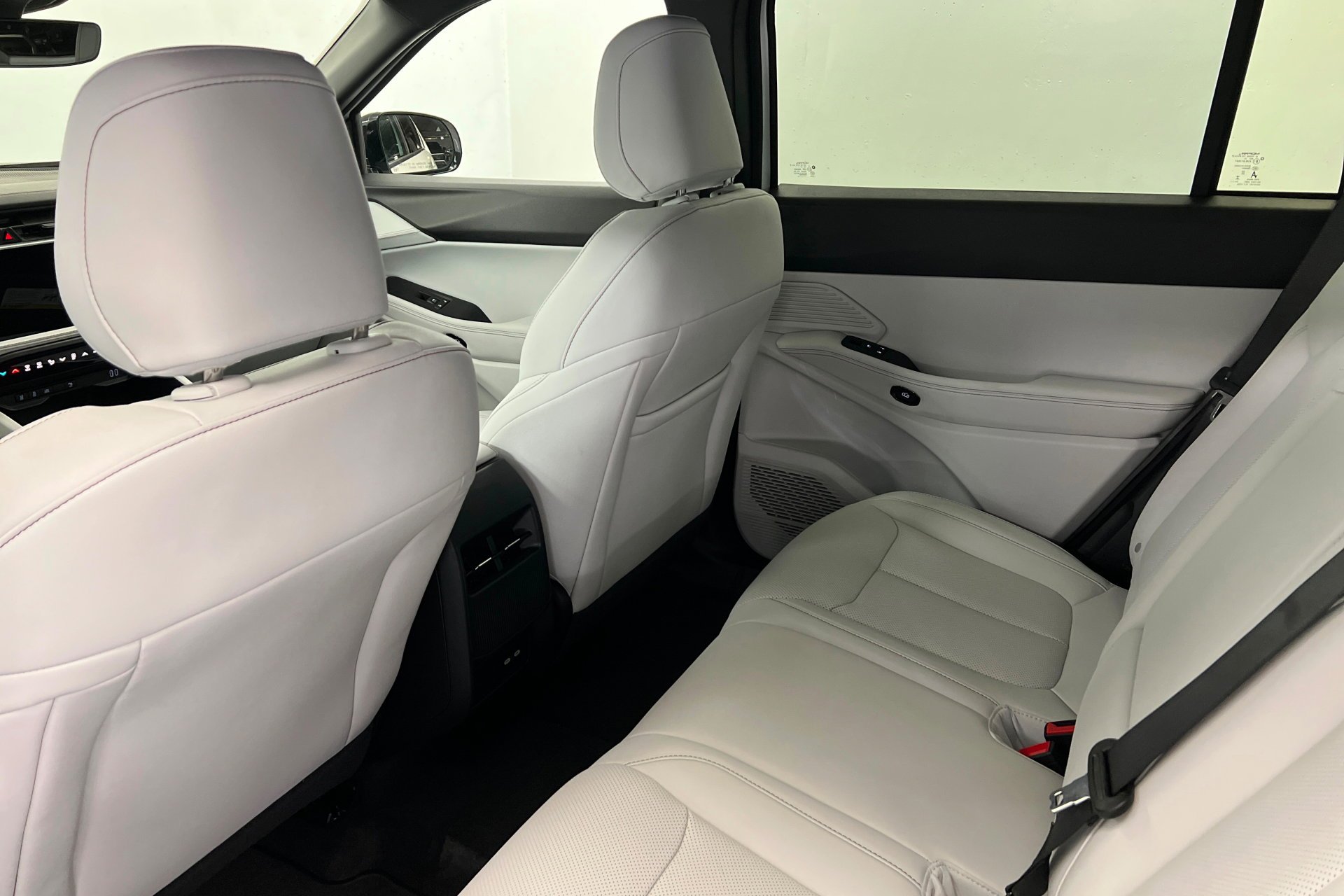 New 2026 Bright White Clear-Coat Exterior Paint Jeep Limited image 20