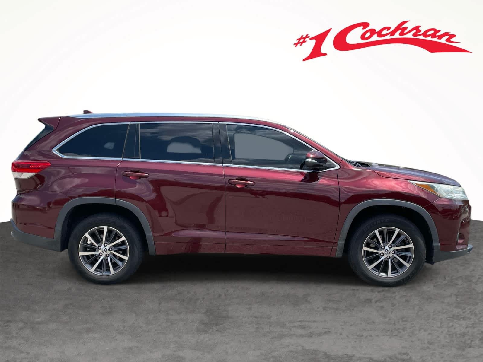Used 2017 Ooh La La Rouge Mica Toyota XLE image 8