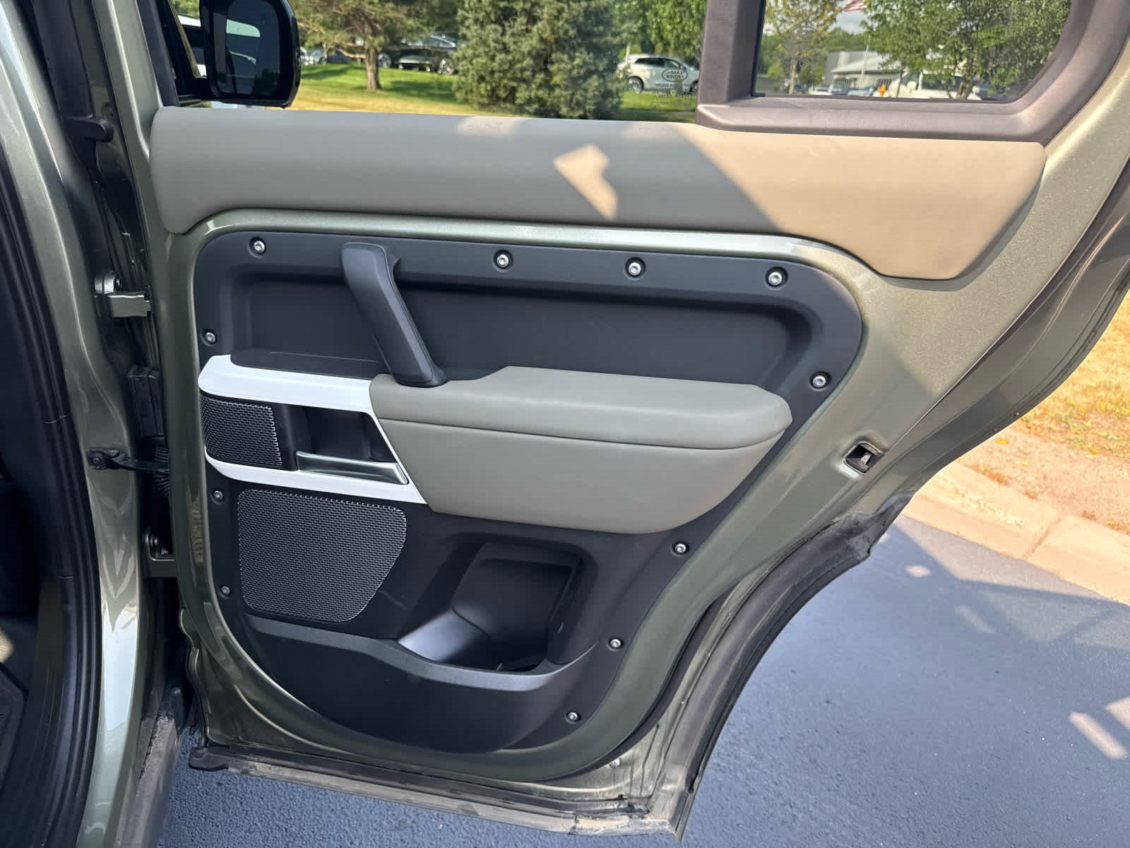 Used 2024 Pangea Green Metallic Land Rover S image 10