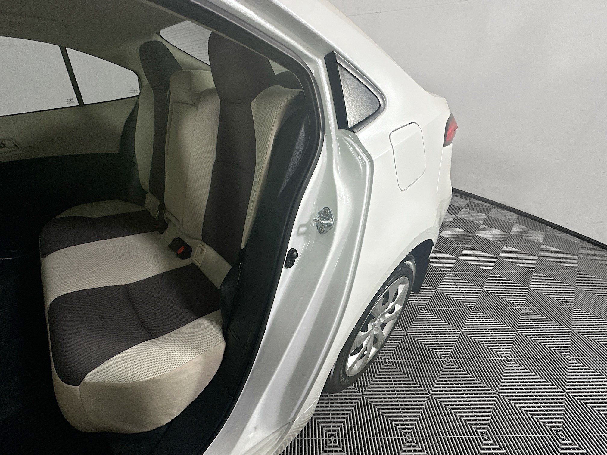 Certified Used 2025 Pearl Toyota LE image 25