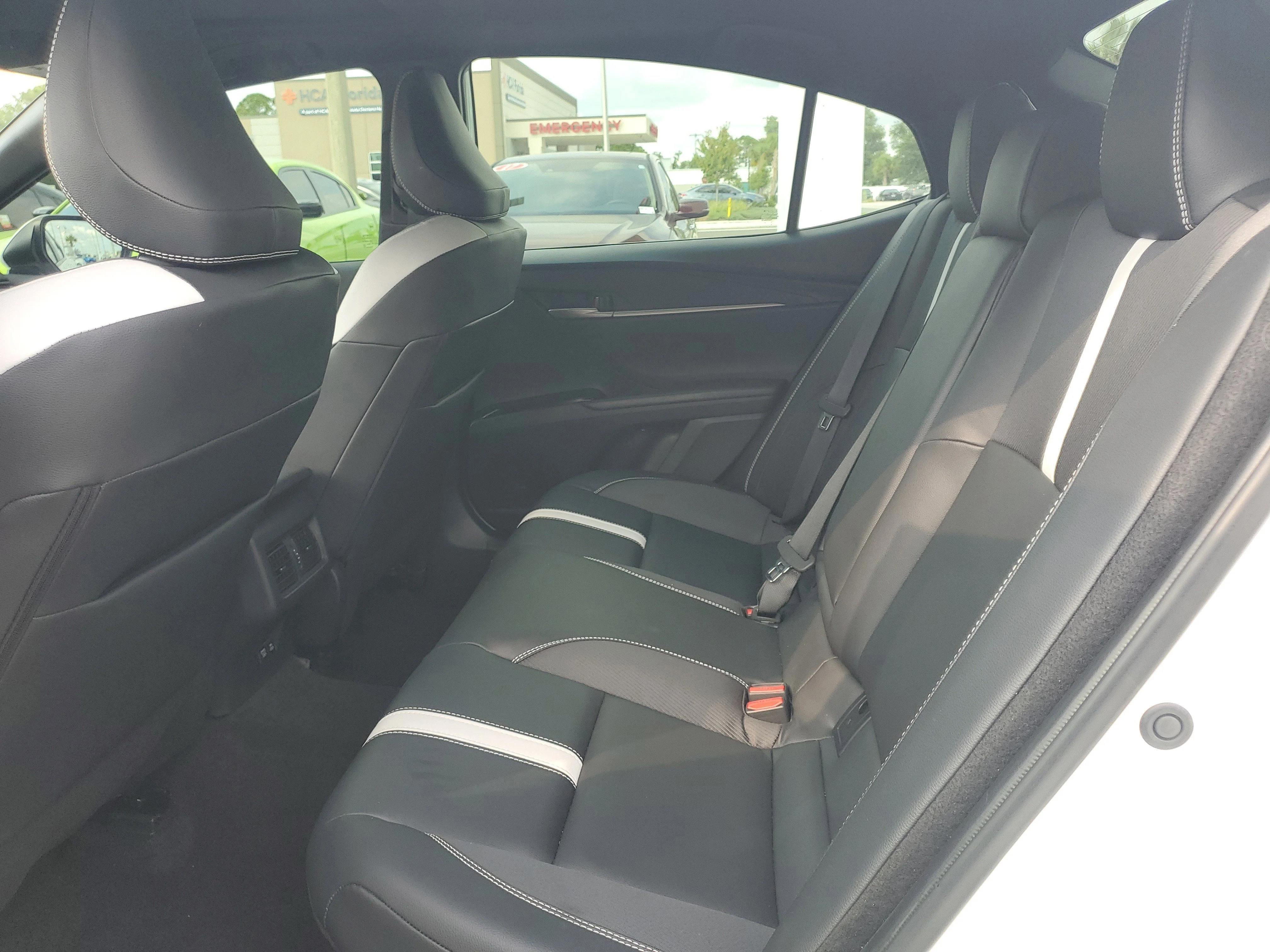 Used 2025 Ice Cap Toyota SE image 12