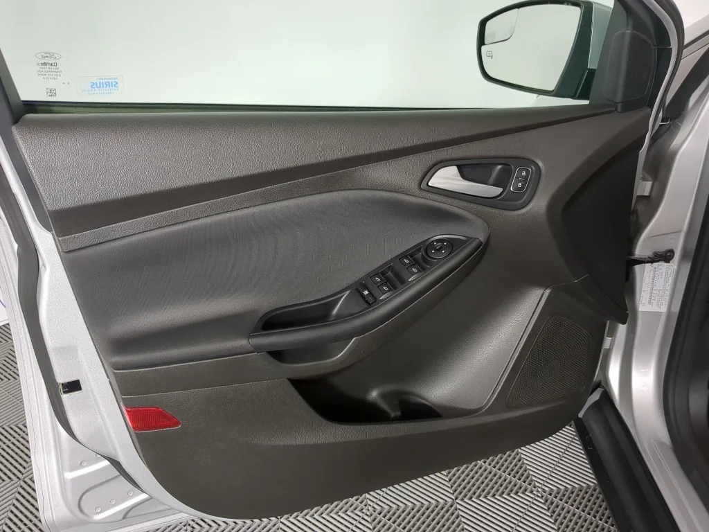 Used 2016 Gray Ford SE image 11