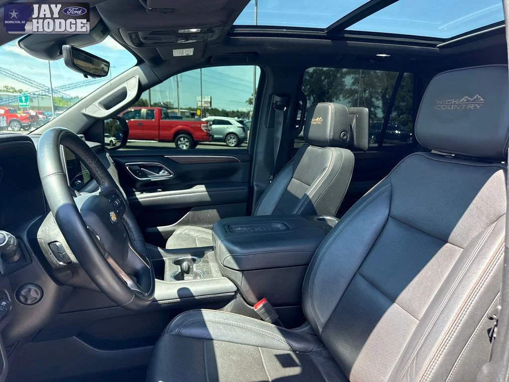 Used 2023 Iridescent Pearl Tricoat Chevrolet High Country image 21