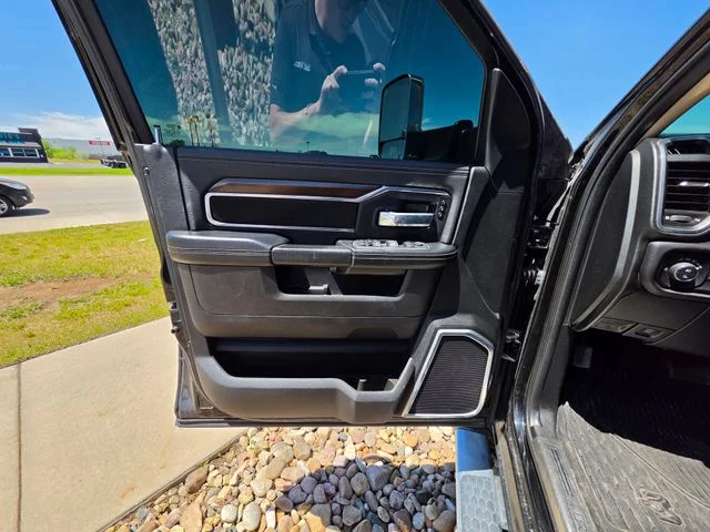 Used 2022 Diamond Black Ram Laramie image 15