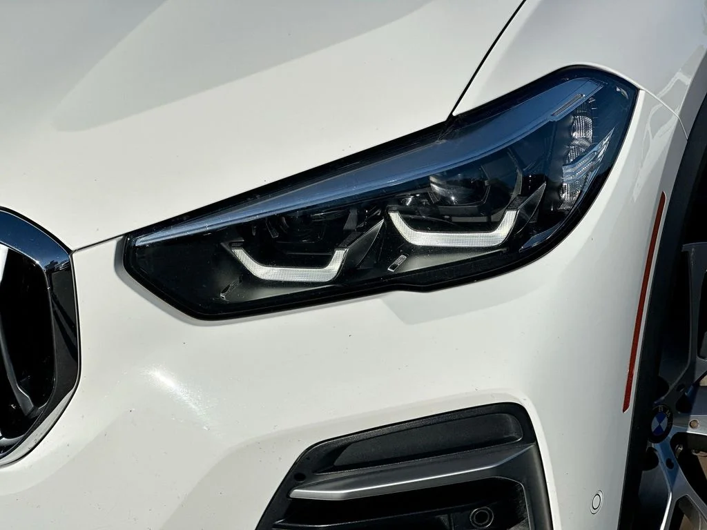 Used 2023 White BMW sDrive40i image 16
