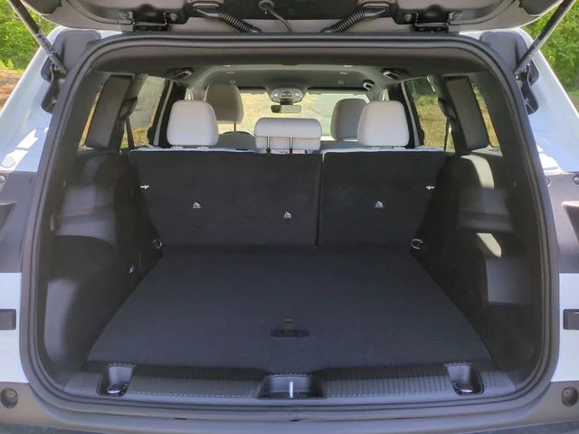 New 2026 Bright White Clear-Coat Exterior Paint Jeep Laredo image 23