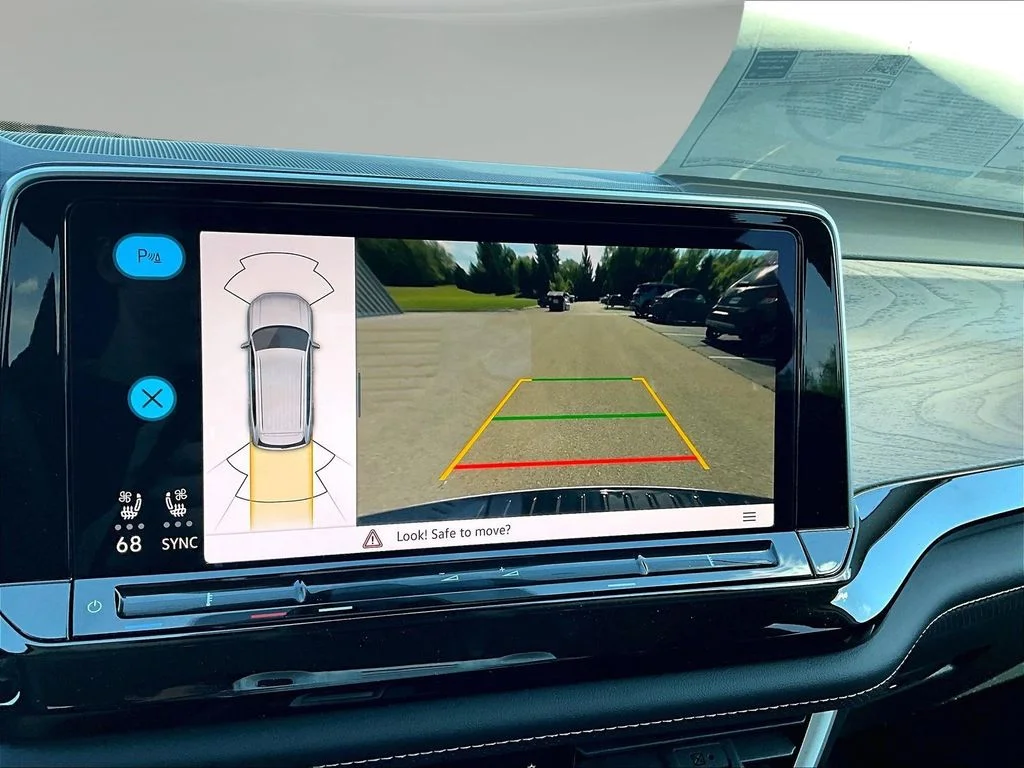 New 2026 White/off-white Volkswagen SE w/Technology image 15